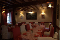 Atmosphère du Restaurant français Saucisson et Beaujolais à Rueil-Malmaison - n°5