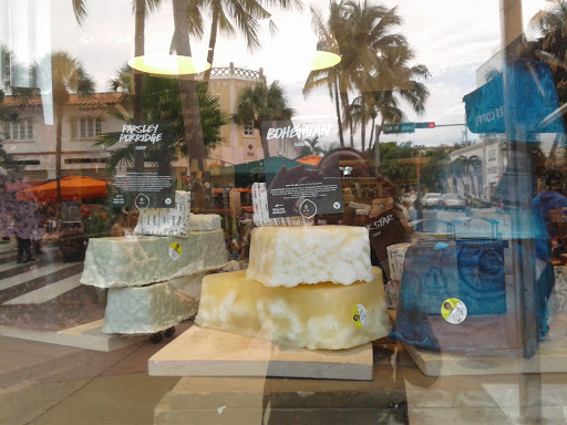 Cosmetics Store «LUSH Fresh handmade cosmetics», reviews and photos, 605 Lincoln Rd B, Miami Beach, FL 33139, USA