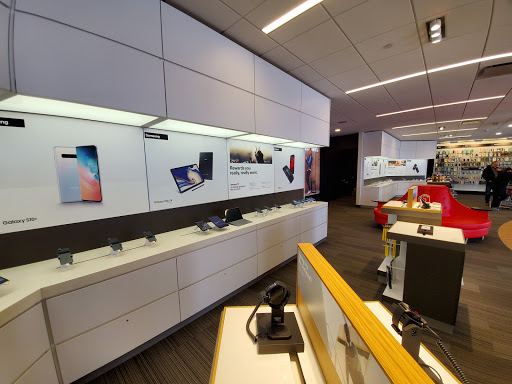 Cell Phone Store «Verizon», reviews and photos, 245 Radio Dr b, Woodbury, MN 55125, USA