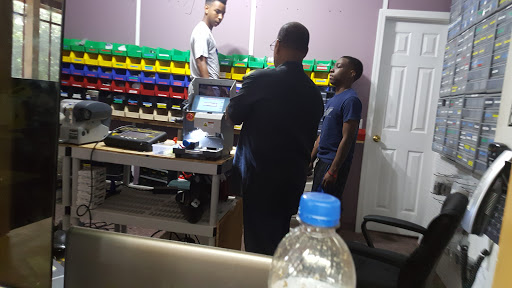 Window Tinting Service «Covington Highway Locksmith & Remotes», reviews and photos, 4971 Covington Hwy, Decatur, GA 30035, USA