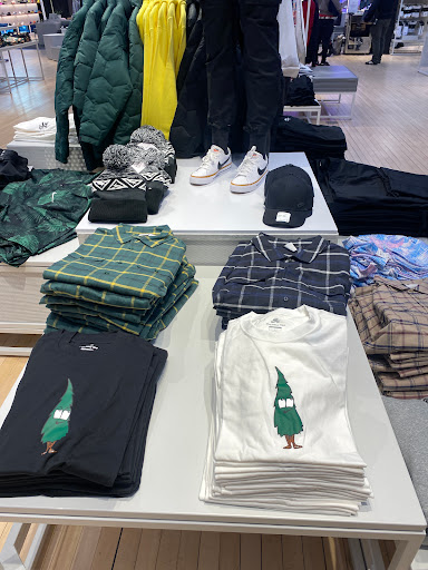 Clothing Store «Nike Lenox», reviews and photos, 3393 Peachtree Rd, Atlanta, GA 30326, USA