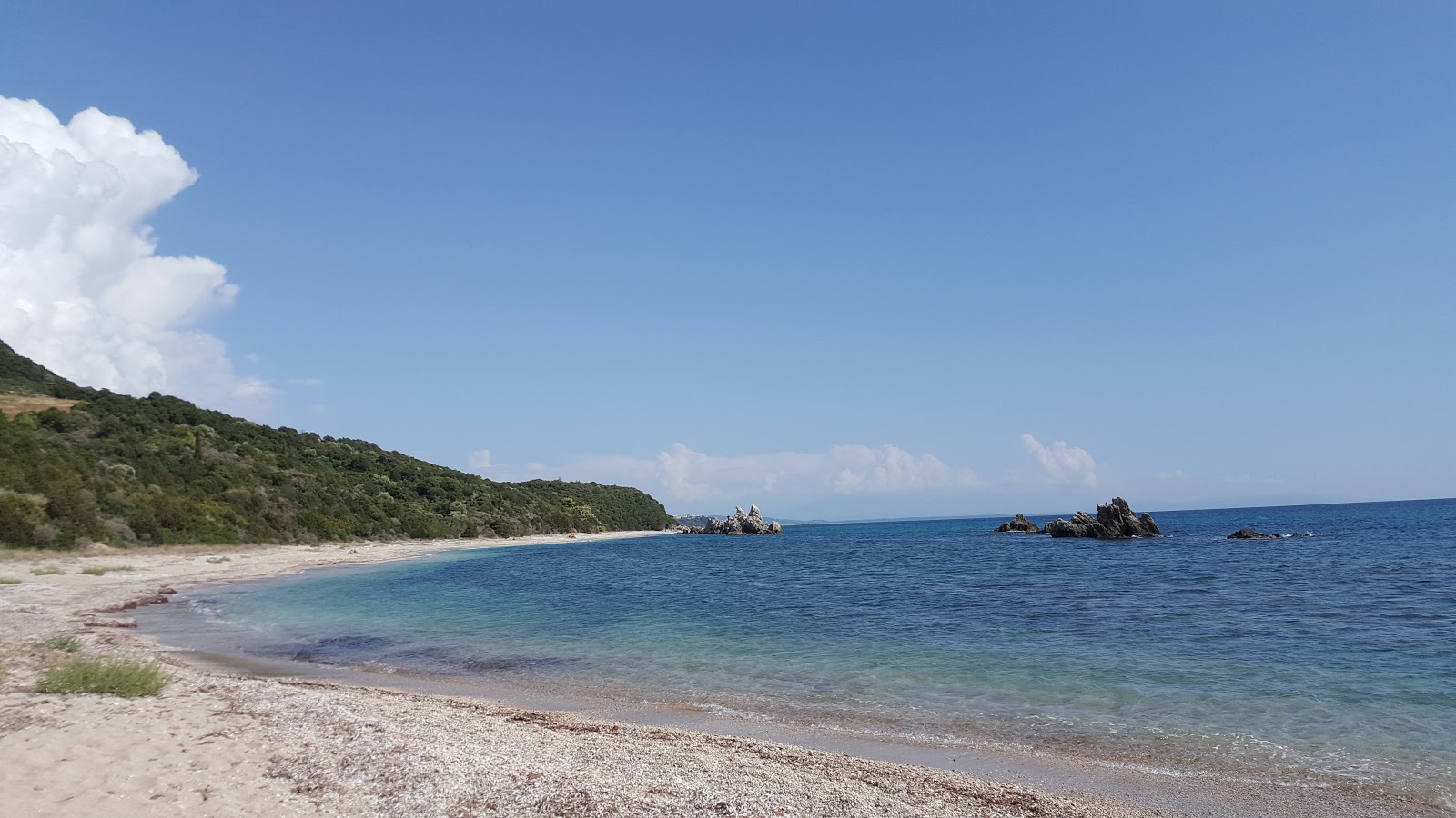 Foto von Artolithia beach mit sehr sauber Sauberkeitsgrad