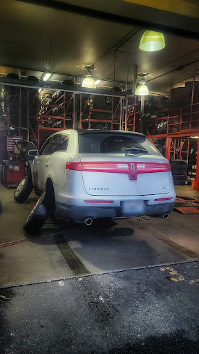 Tire Shop «Discount Tire Store - Lakewood, WA», reviews and photos, 2214 84th St S, Lakewood, WA 98499, USA