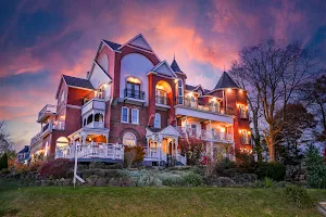 Niagara Grandview Boutique Hotel image