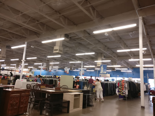 Thrift Store «Thunderbird & Scottsdale Goodwill Retail Store & Donation Center», reviews and photos, 14202 N Scottsdale Rd, Scottsdale, AZ 85254, USA
