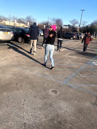 Movie Theater «Cross County Multiplex Cinemas», reviews and photos, 2 South Dr, Yonkers, NY 10704, USA