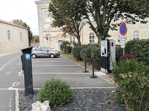 Borne de recharge de véhicules électriques MObiVE Station de recharge Saint-Martin-de-Ré