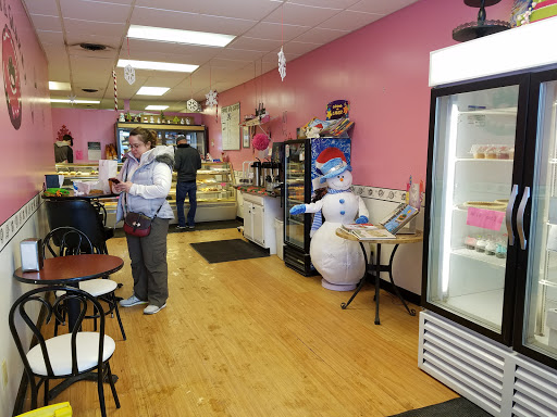 Donut Shop «Raised & Glazed Donuts», reviews and photos, 17800 Chillicothe Rd, Chagrin Falls, OH 44023, USA