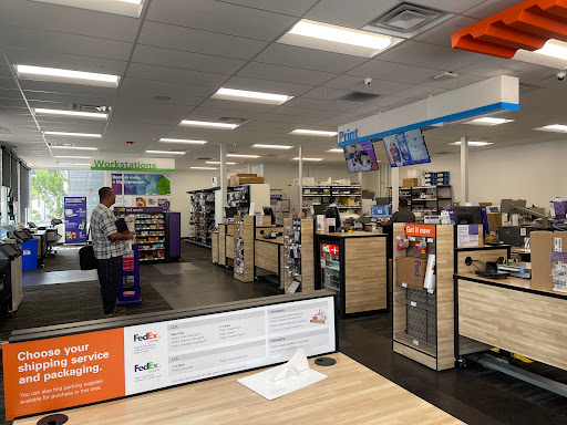 Print Shop «FedEx Office Print & Ship Center», reviews and photos, 612 W 47th St, Kansas City, MO 64112, USA