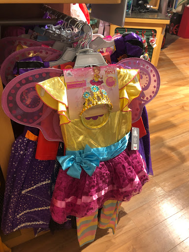 Toy Store «Disney Store», reviews and photos, 12401 Wayzata Blvd, Minnetonka, MN 55305, USA