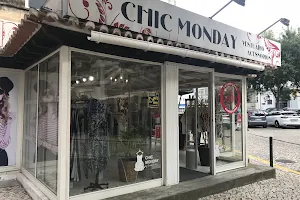 Chic Monday Cascais image