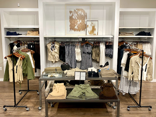 Clothing Store «Banana Republic», reviews and photos, 454 Evergreen Ct, Central Valley, NY 10917, USA