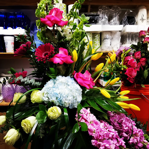 Flower Designer «Secret garden flowers shop», reviews and photos, 3910 W 71st St, Chicago, IL 60629, USA