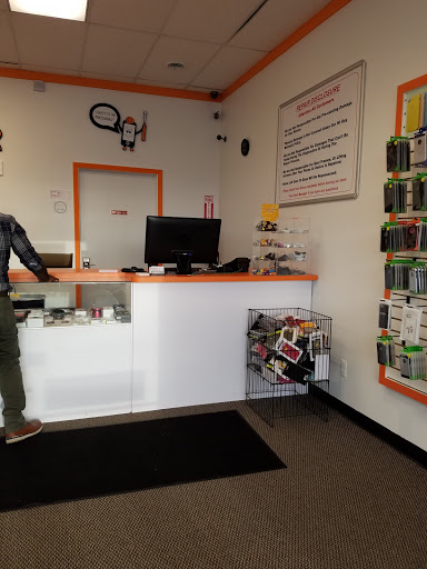 Cell Phone Store «Cellular Repair Center Inc, IPHONE & ANDROID REPAIRS», reviews and photos, 29576 Orchard Lake Rd, Farmington Hills, MI 48334, USA
