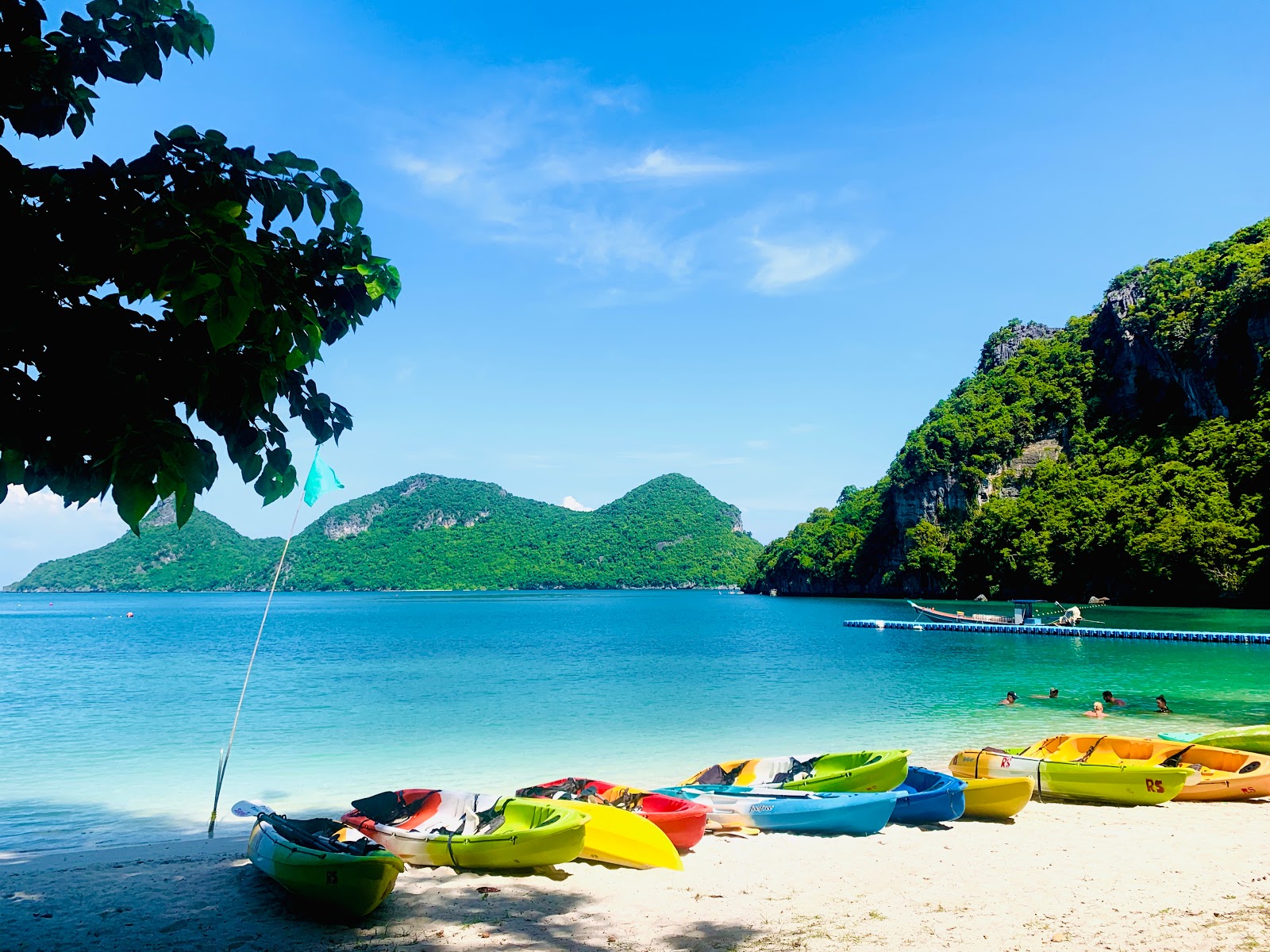 Foto von Ko Mae Ko Strand mit beiger sand Oberfläche