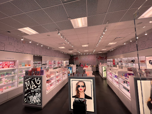 Cosmetics Store «The Cosmetics Company Store», reviews and photos, 651 Kapkowski Rd, Elizabeth, NJ 07201, USA