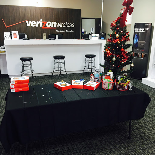 Verizon Authorized Retailer - A Wireless, 1029 11th St, Lakeport, CA 95453, USA, 