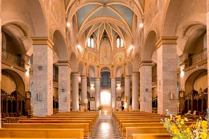 Basilique Notre-Dame-de-Bon-Secours de Lablachère image