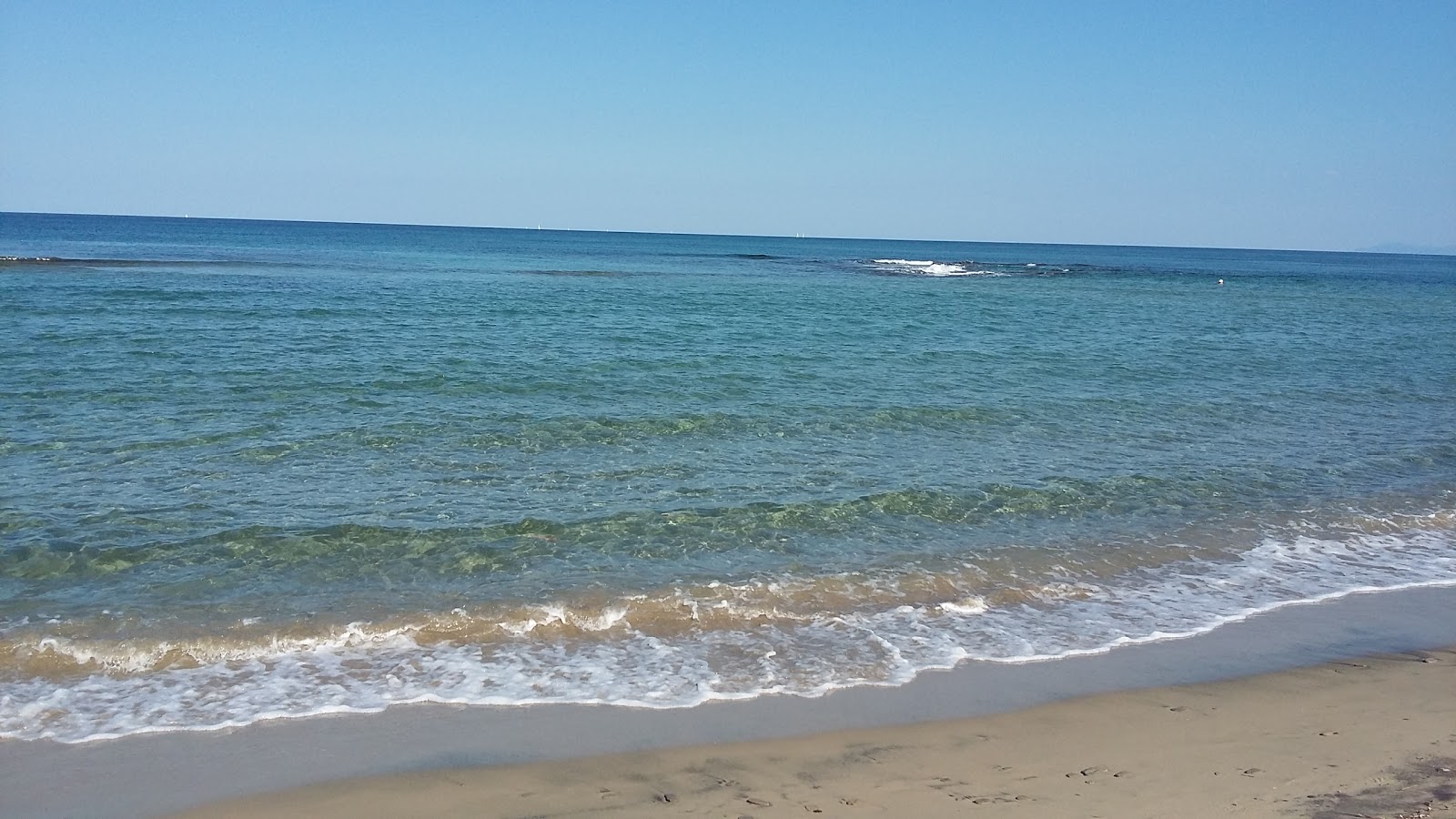 Foto de Alonaki beach com alto nível de limpeza