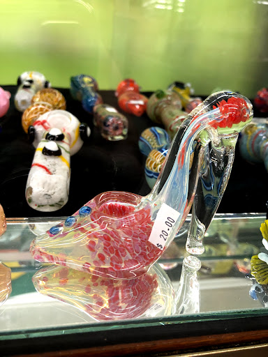 Tobacco Shop «Herb-N-Legend Smoke Shop», reviews and photos, 511 Pacific Ave, Long Beach, WA 98631, USA