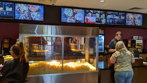 Movie Theater «B&B Theatres Overland Park 16», reviews and photos, 8601 W 135th St, Overland Park, KS 66223, USA