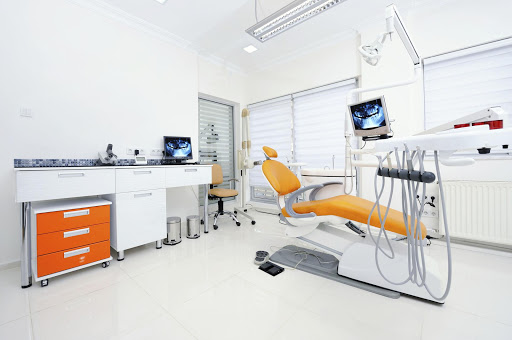 Clínica Dental Valloc en Palau-solità i Plegamans, Barcelona