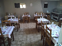 Atmosphère du Restaurant L'Entre Midi Et Deux à Dracy-le-Fort - n°1
