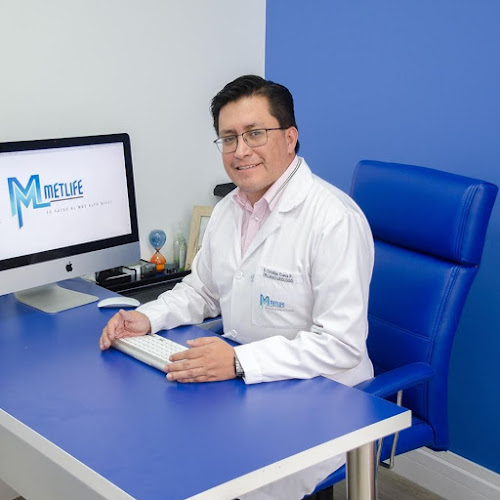 Opiniones de Dr. Christian Cueva Ponce. Cirujano Urólogo. en Quito - Cirujano plástico