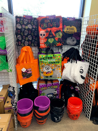 Dollar Store «Dollar Tree», reviews and photos, 1044 S Main St, Chelsea, MI 48118, USA