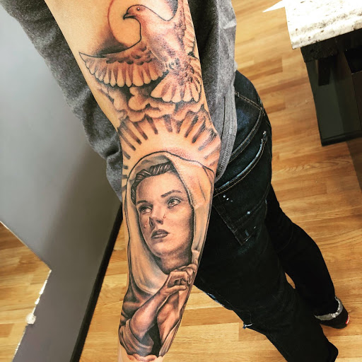 Explore smoky mountain tattoo ideas, creative tattoo ideas in Sarasota, available at SEVEN SINS Tattoo Studio