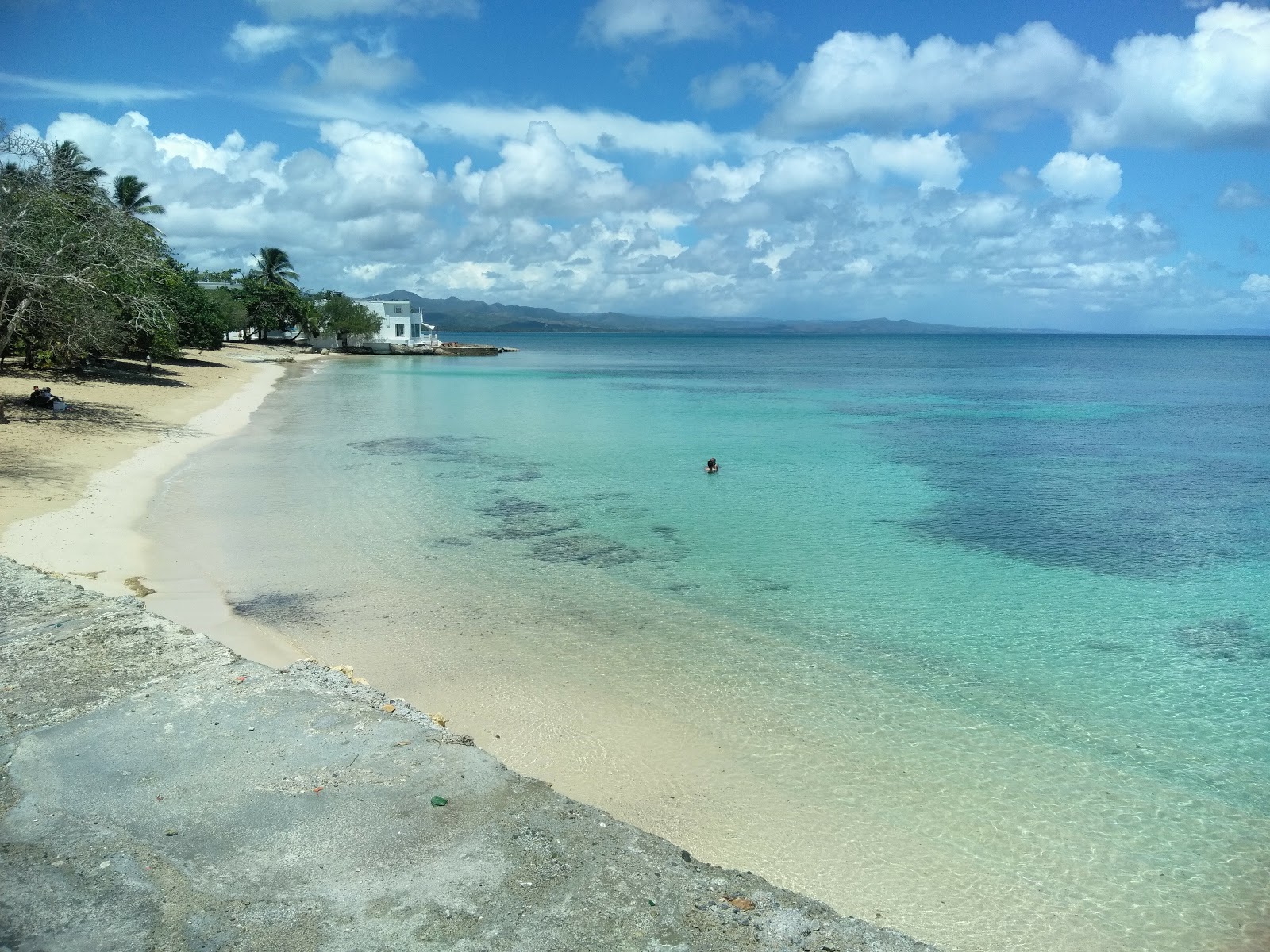 Photo de Playa Los Mino avec un rivage droit