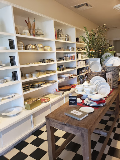 Kitchen Supply Store «Williams-Sonoma», reviews and photos, 605 Broadway, Sonoma, CA 95476, USA