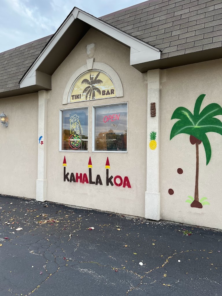 Lola's Pizza & Tiki Bar 60004