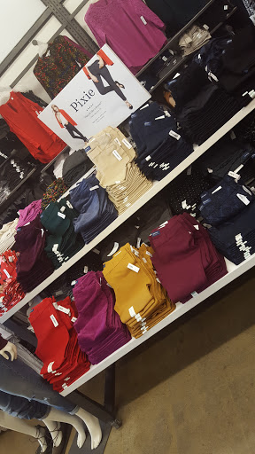 Shopping Mall «Riverpoint Center», reviews and photos, 1730 W Fullerton Ave, Chicago, IL 60614, USA