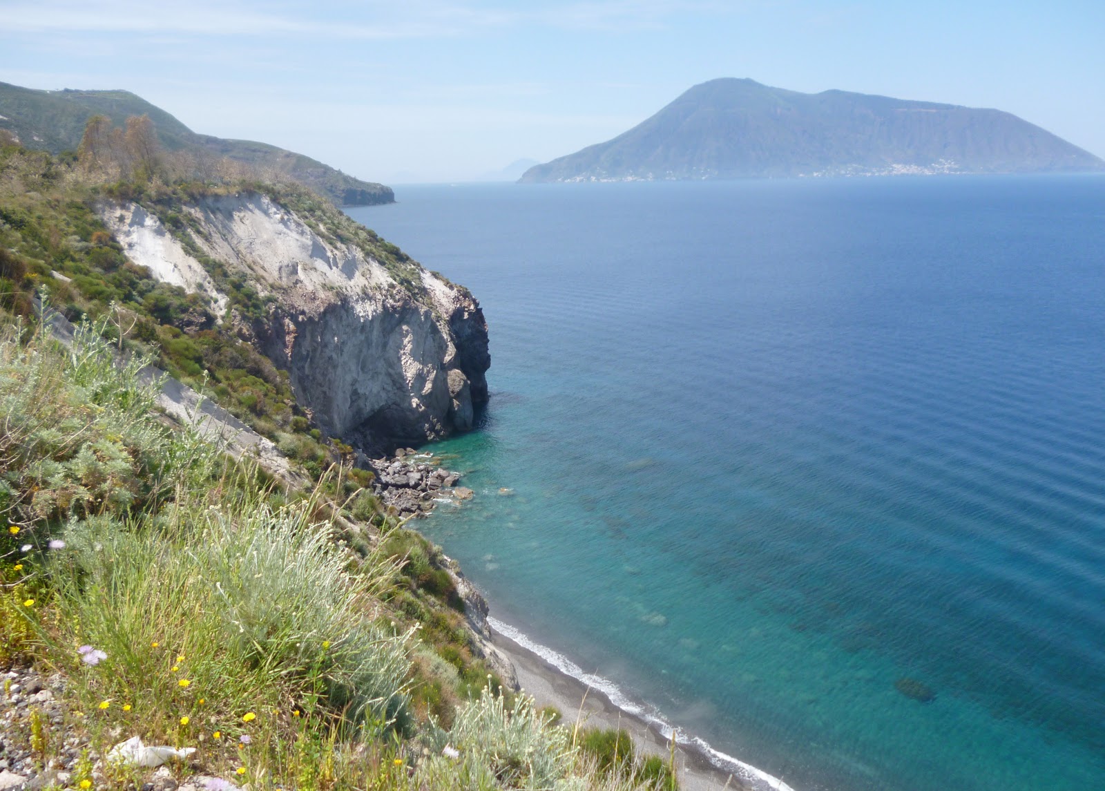 Foto di Spiaggia del Gabbiano con una superficie del ciottoli grigi