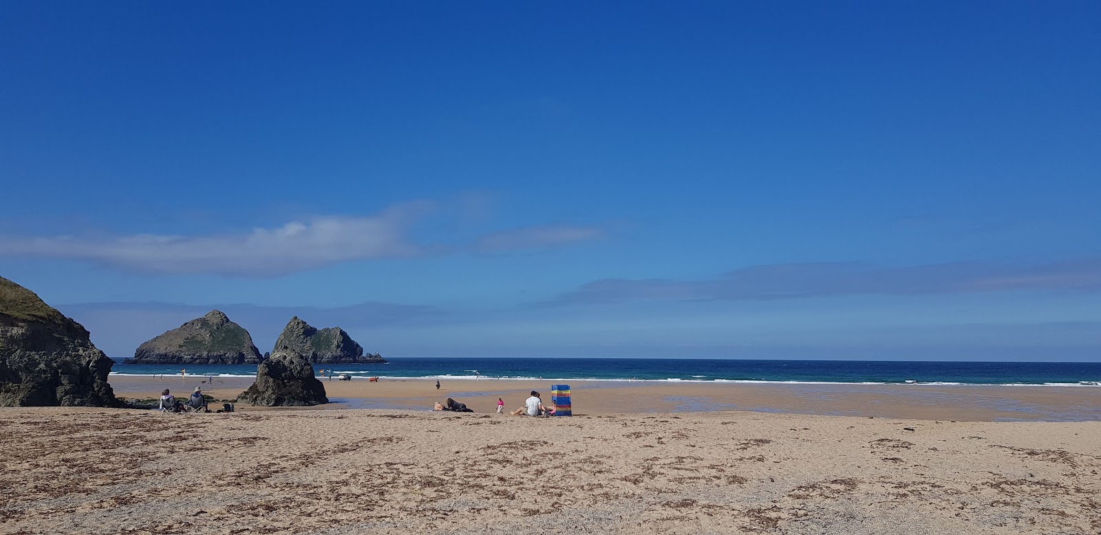 Photo of Holywell Bay with partly clean level of cleanliness