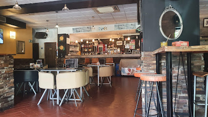 New Coffee Cúrcuma y Miel Lounge Bar - Av. de la Juventud, 15, 28971 Griñón, Madrid, Spain