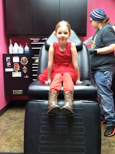 Tattoo Shop «Pink Elephant Tattoo Studio», reviews and photos, 707 S Ankeny Blvd, Ankeny, IA 50023, USA