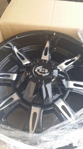 Tire Shop «Discount Tire Store - Lakewood, WA», reviews and photos, 2214 84th St S, Lakewood, WA 98499, USA