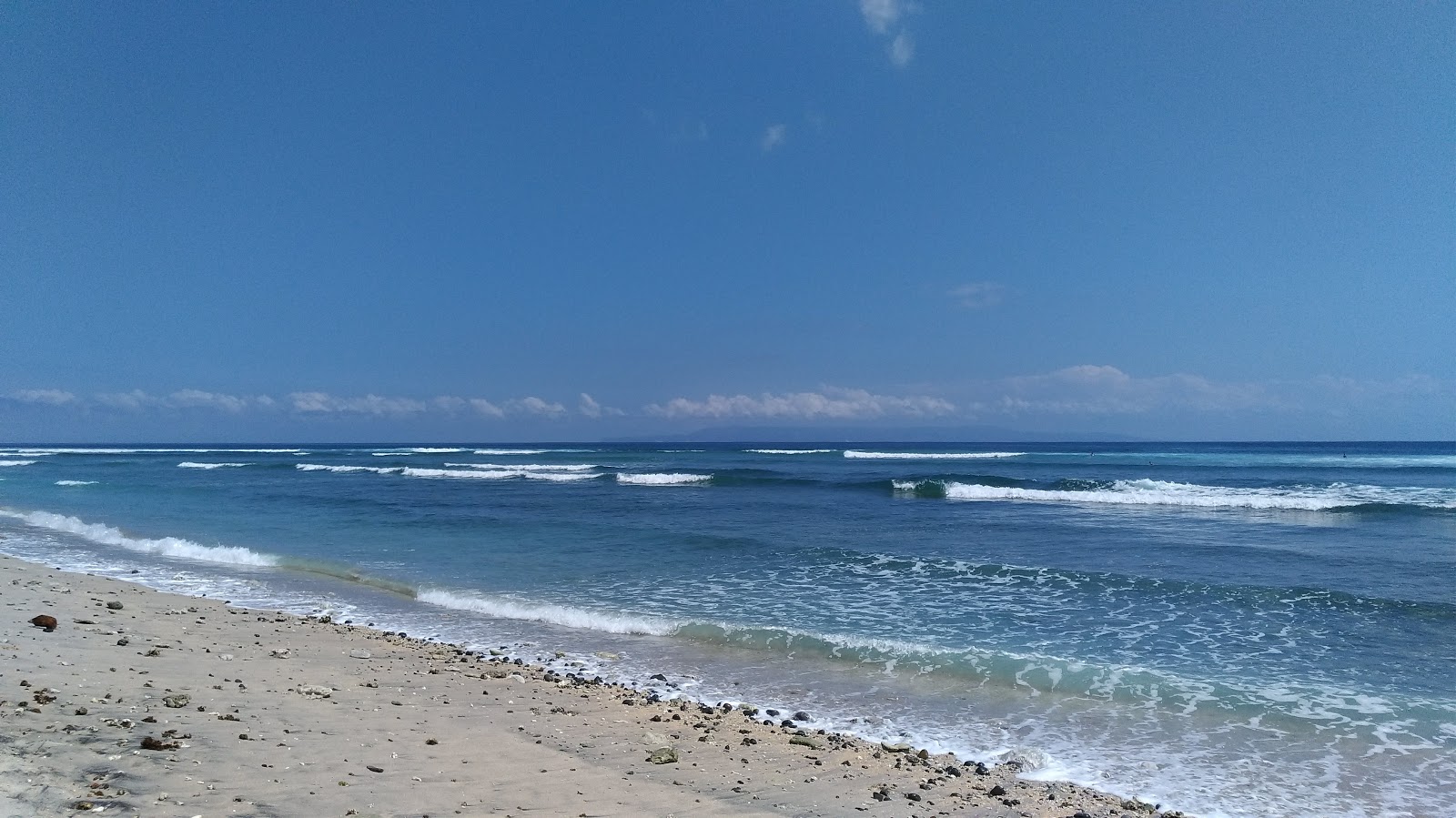 Foto di Desert Point Beach con una superficie del sabbia grigia