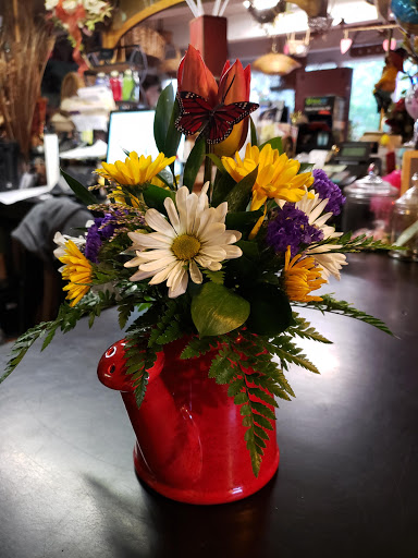 Gift Shop «Flowers By Lynn», reviews and photos, 77 Sullivan St, Wurtsboro, NY 12790, USA