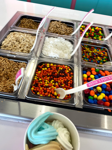 Frozen Yogurt Shop «sweetFrog Premium Frozen Yogurt», reviews and photos, 10040 Sliding Hill Rd, Ashland, VA 23005, USA