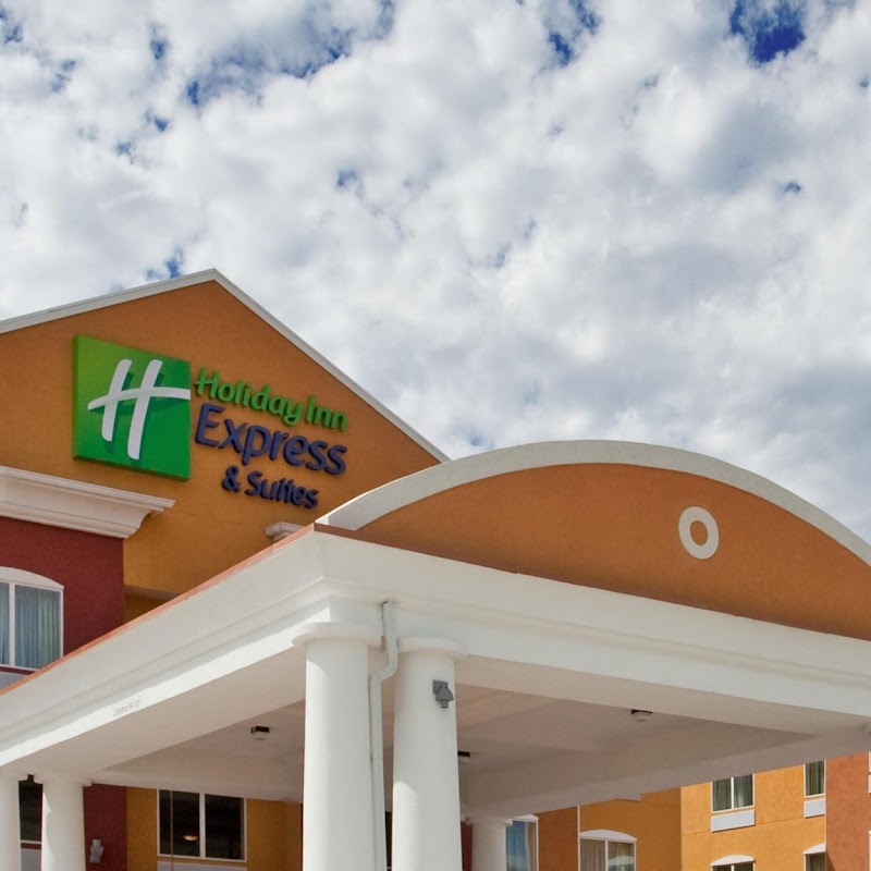 Holiday Inn Express & Suites Kansas City Sport Complex Area, an IHG Hotel