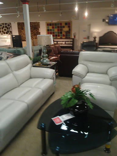 Outlet Store «Rooms To Go Outlet Furniture Store - Clearwater», reviews and photos, 21411 US-19, Clearwater, FL 33759, USA