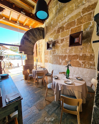 Restaurant Tast - Plaça de Pare Camps, 21, 07740 Es Mercadal, Illes Balears, Spain