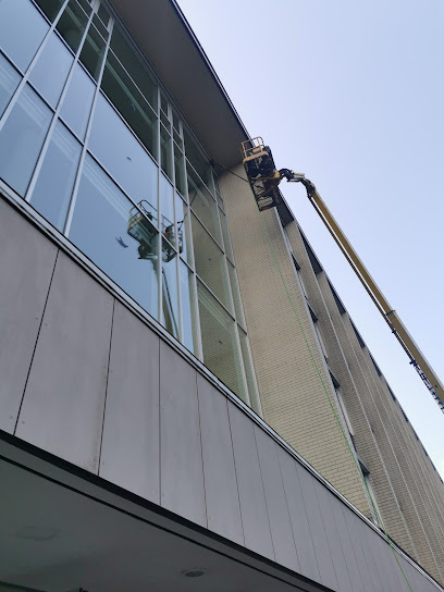 BRUTAS Gebäudereinigung Fensterreinigung