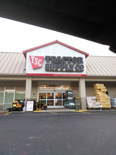 Home Improvement Store «Tractor Supply Co.», reviews and photos, 868 S Main St #100, Cleveland, GA 30528, USA
