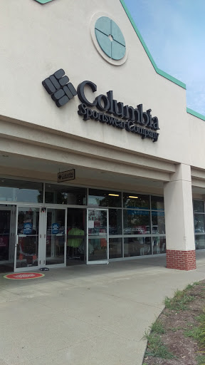 Columbia Sportswear Outlet Store - Waterloo Premium Outlets, 655 NY-318 Suite 2, Waterloo, NY 13165, USA, 