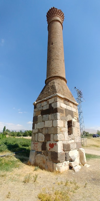 tarihi kırık minare