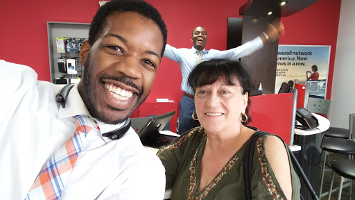 Verizon Authorized Retailer – Cellular Sales, 901 Wolcott St, Waterbury, CT 06705, USA, 